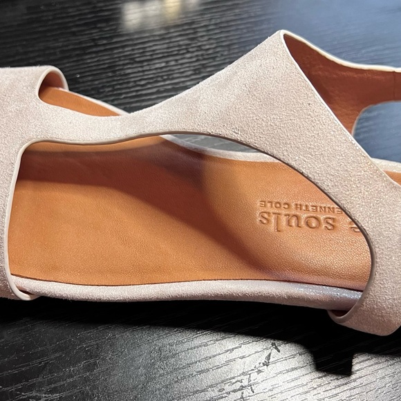 gentle souls Shimmery Pearl White T-Strap Sandal - Picture 11 of 12